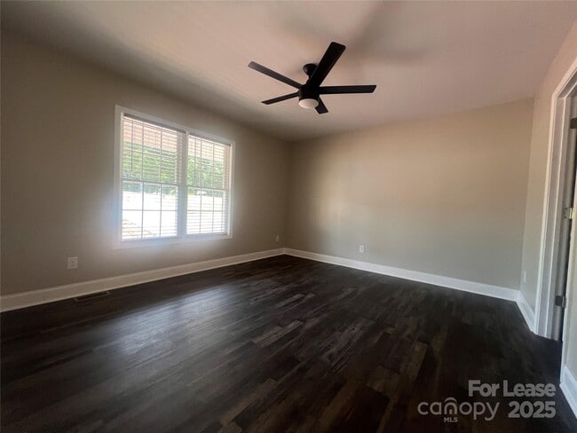 Building Photo - 2775 S US 321 Hwy