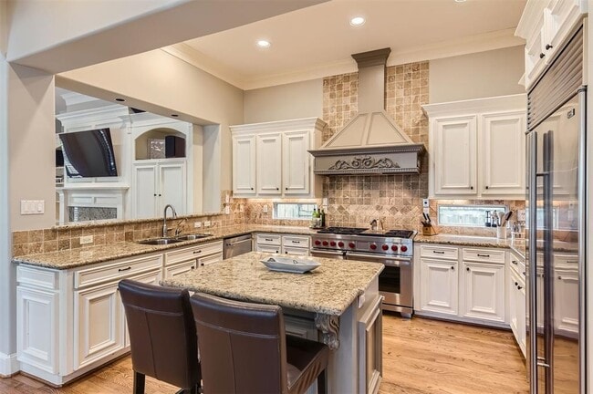 Building Photo - 2390 W 8th St