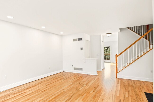 Building Photo - 808 Yorkview Dr