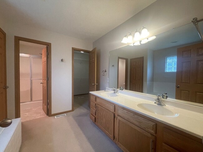 Building Photo - Home For Rent Papillion