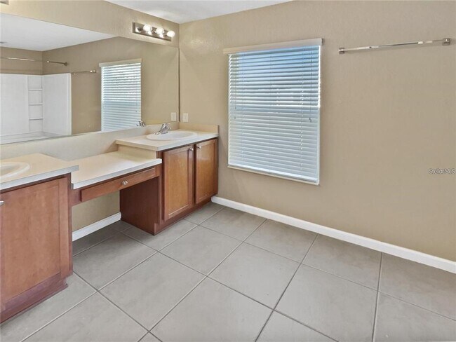 Building Photo - 4970 SW 45th St