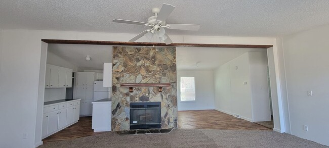 Building Photo - Ready to move in!