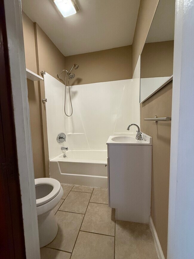 Building Photo - 3238 Mt Pleasant St