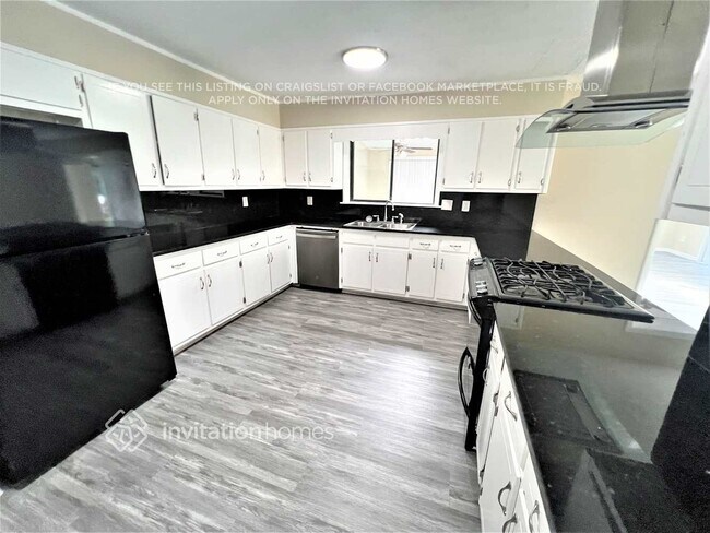 Building Photo - 5006 Stoney Point Cir