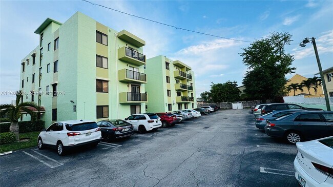 Building Photo - 1530 SW 2nd St