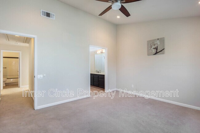 Building Photo - 342 Chaucer Dr