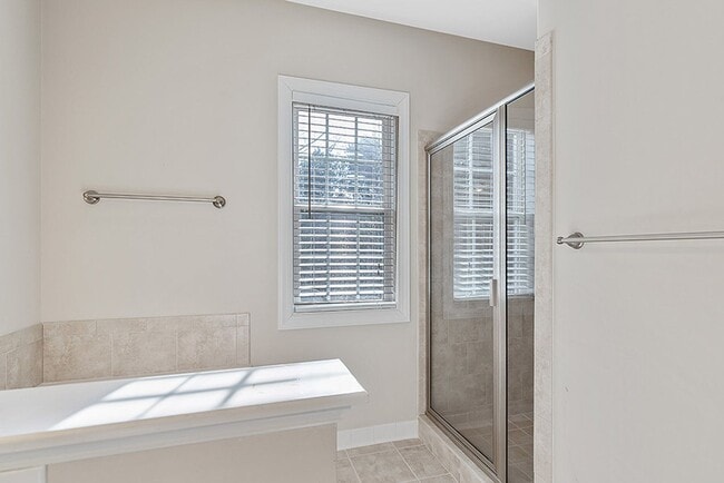 Building Photo - 3 Bed, 2.5 Bath Townhome in the heart of D...