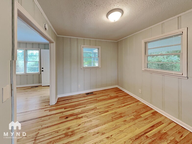 Building Photo - 921 N Highland Dr