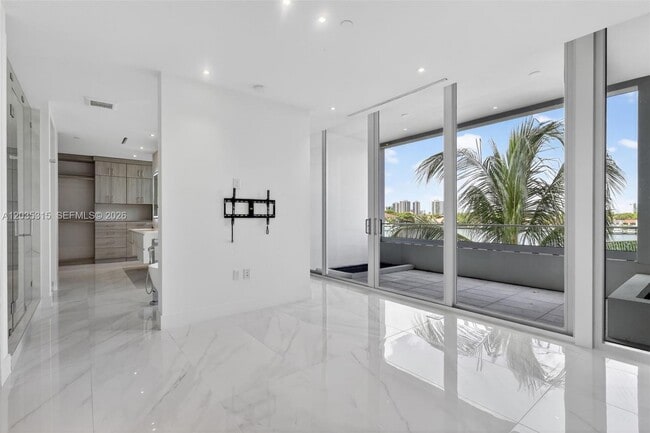 Building Photo - 3750 Yacht Club Dr