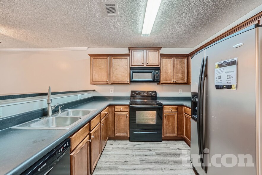 Building Photo - 3790 Village Main St