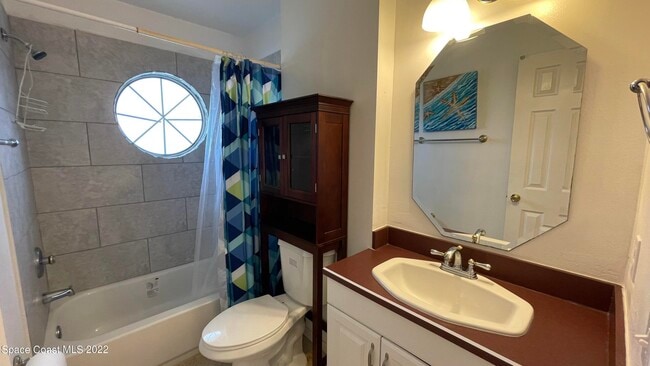 Building Photo - 1425 Malibu Cir NE