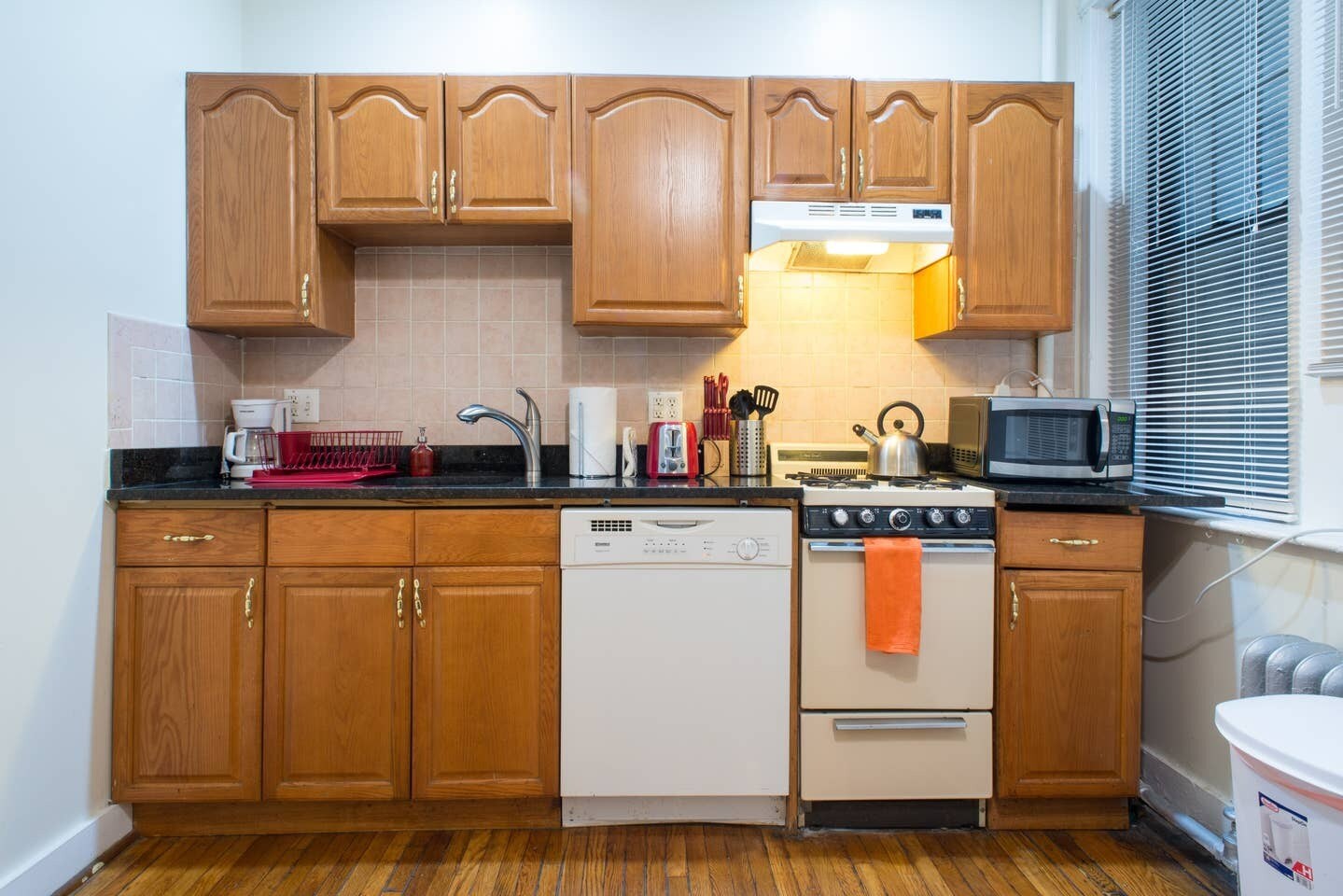 Building Photo - 70 Queensberry St