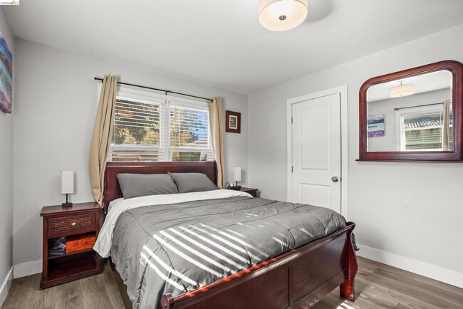 Building Photo - 80 Loma Vista Way