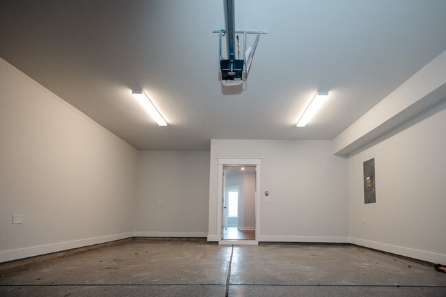 Building Photo - 1632 Florentia St