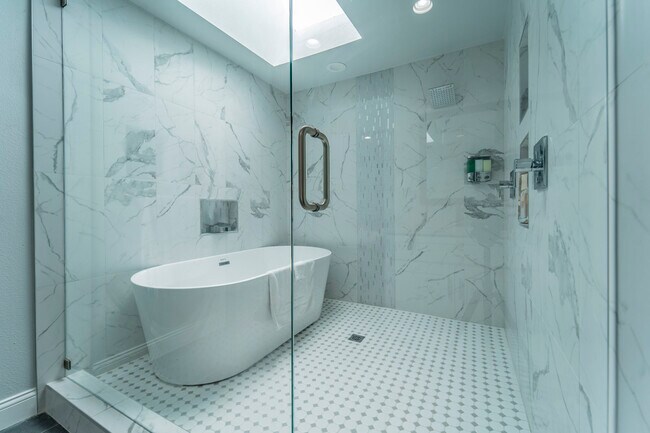 Master Bathroom - 10014 Bridgegate Cir