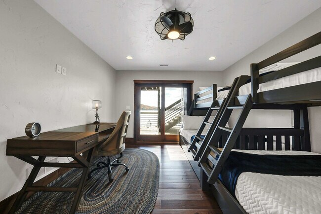 Building Photo - 201 Shady Ozark Ln