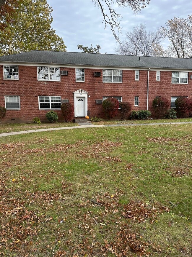 Building Photo - 14 Hillcrest Ave