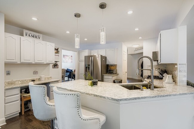 Building Photo - 53 Falcon Pl