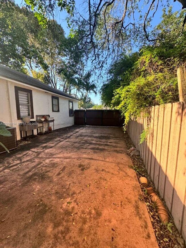 Building Photo - 18 NW 57th St