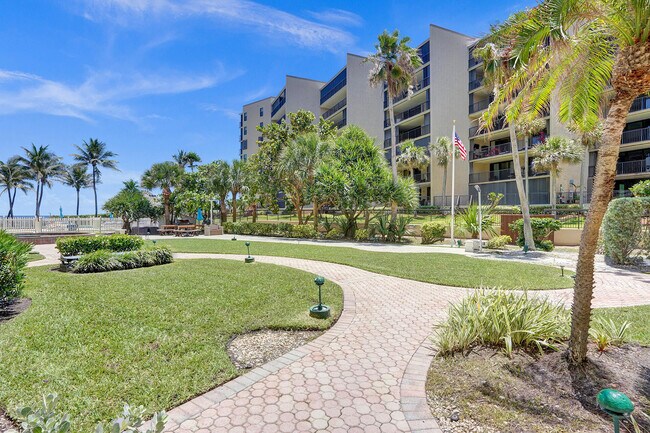 Building Photo - 1021 Hillsboro Mile