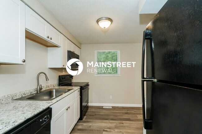 Building Photo - 3 Bedroom Pet-Friendly Home in Louisville, KY with Main Street Renewal