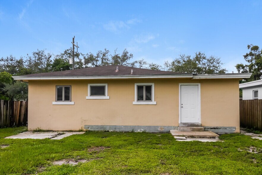 Building Photo - 5809 Buchanan St