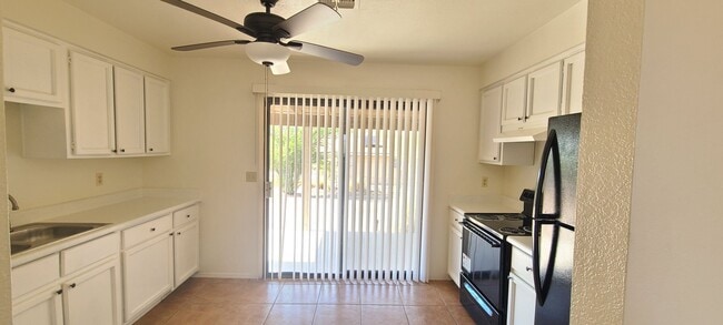 Building Photo - 2 Bed 1 Bath Spacious Gold Canyon Apartment