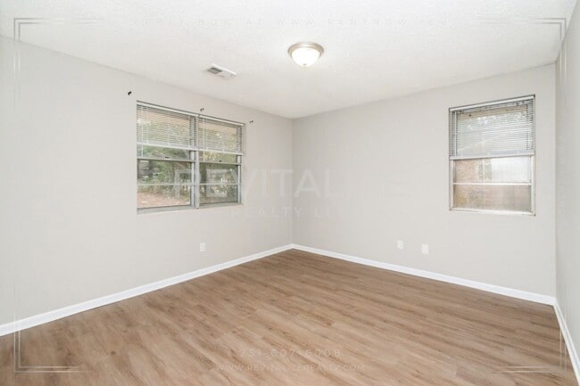 Building Photo - Newly Remodeled 4 Bed 1 Bath House in Mobile!!