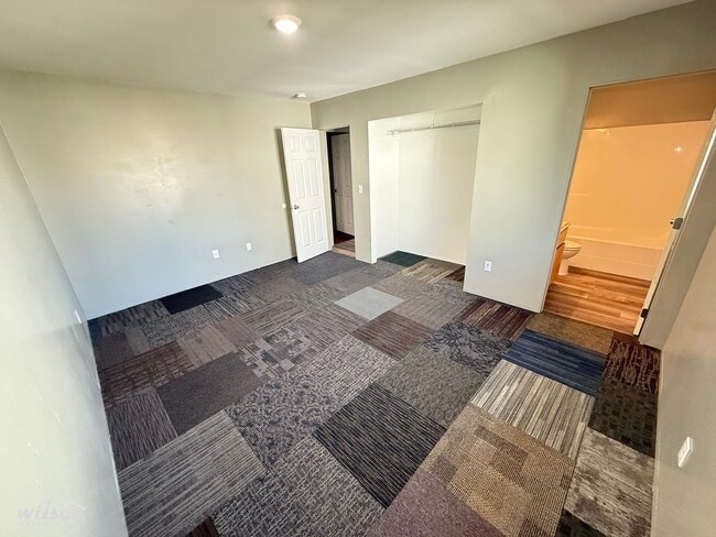 Building Photo - 1401 S 4th Ave