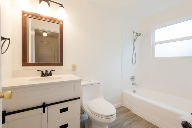 Building Photo - 1702 27th Ave