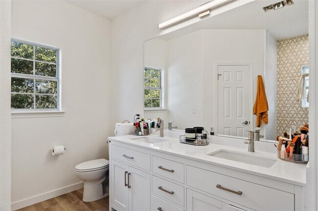 Building Photo - 310 Saddle Blanket Dr