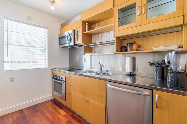 Building Photo - 1340 Drexel Ave