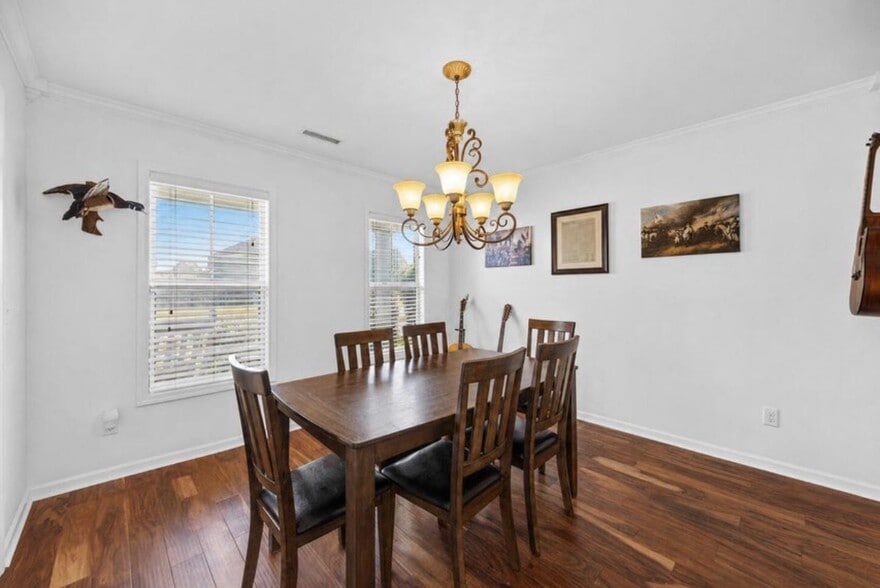 Building Photo - 553 Montego Ct