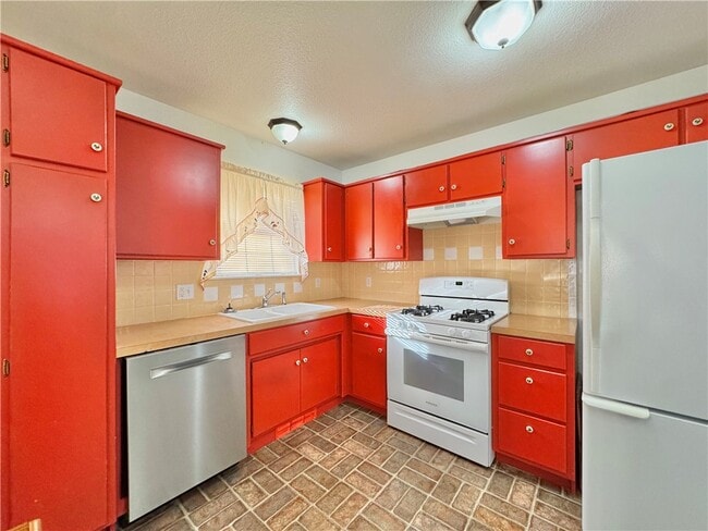 Building Photo - 171 Madison 2415