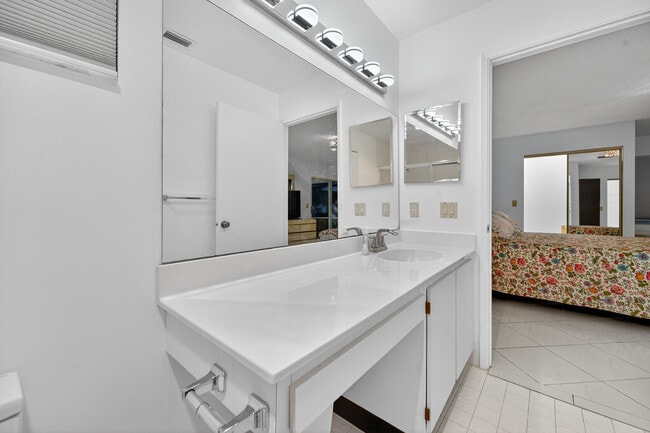 Building Photo - 6147 Waldwick Cir