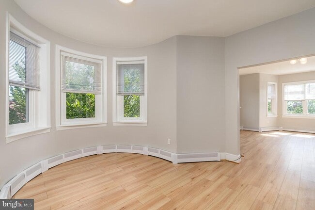 Building Photo - 523 Constitution Ave NE