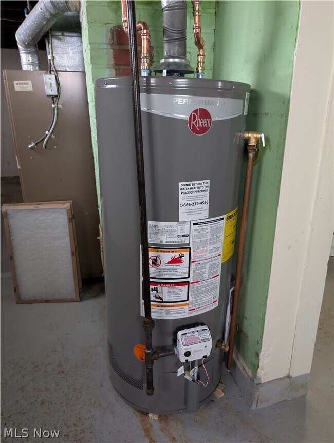 Building Photo - 637 E Wilbeth Rd