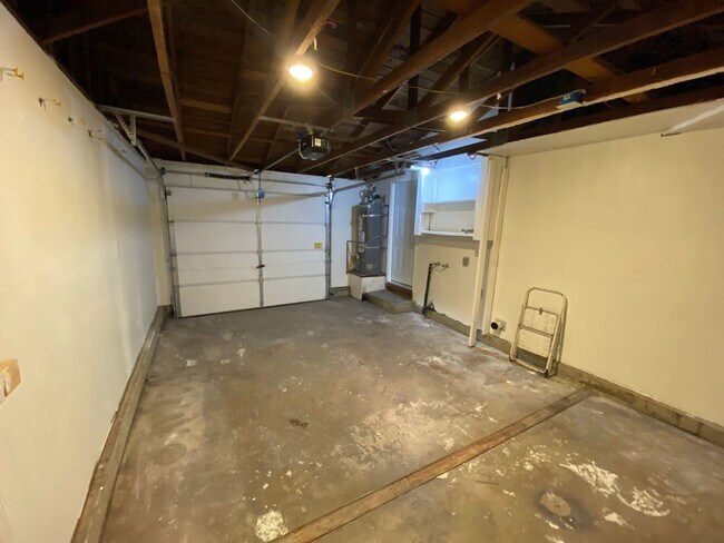 Building Photo - Renovated 3 Bed 1 Bath Home in Lincoln Village Open House Monday June 29th 4-5 PM