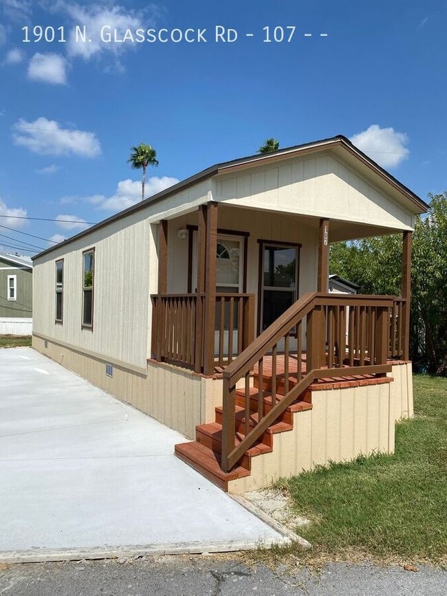 Primary Photo - 1901 N Glasscock Rd
