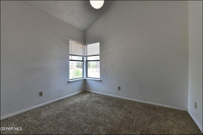 Building Photo - 695 Bluff Canyon Cir