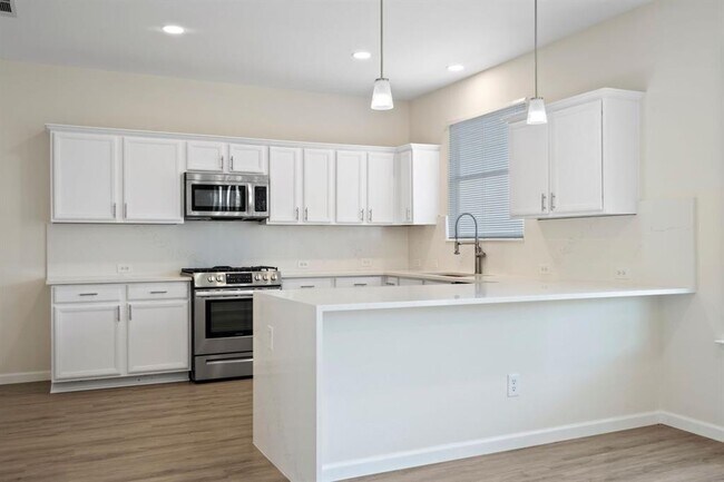 Building Photo - 101 Redwood Dr