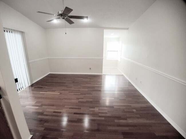 Building Photo - Beautiful 1/1 Wood Floors Condo for Rent in Winter Park
