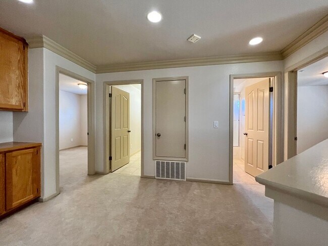 Building Photo - Spacious Four Bedroom Napa Home