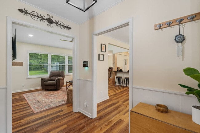Building Photo - 608 S 21st Ave