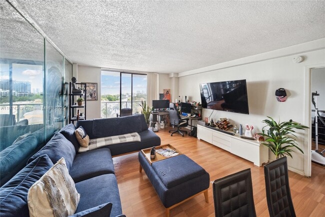 Building Photo - 13499 Biscayne Blvd