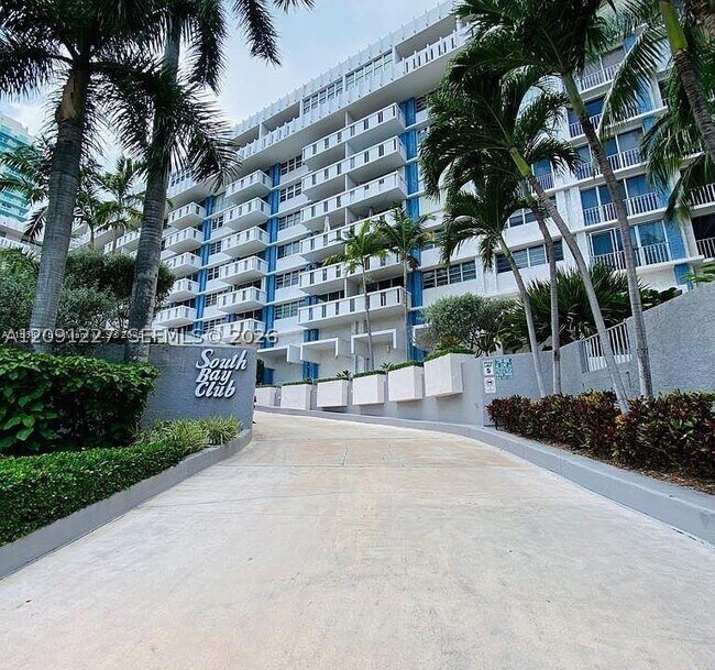 Building Photo - 800 West Dr