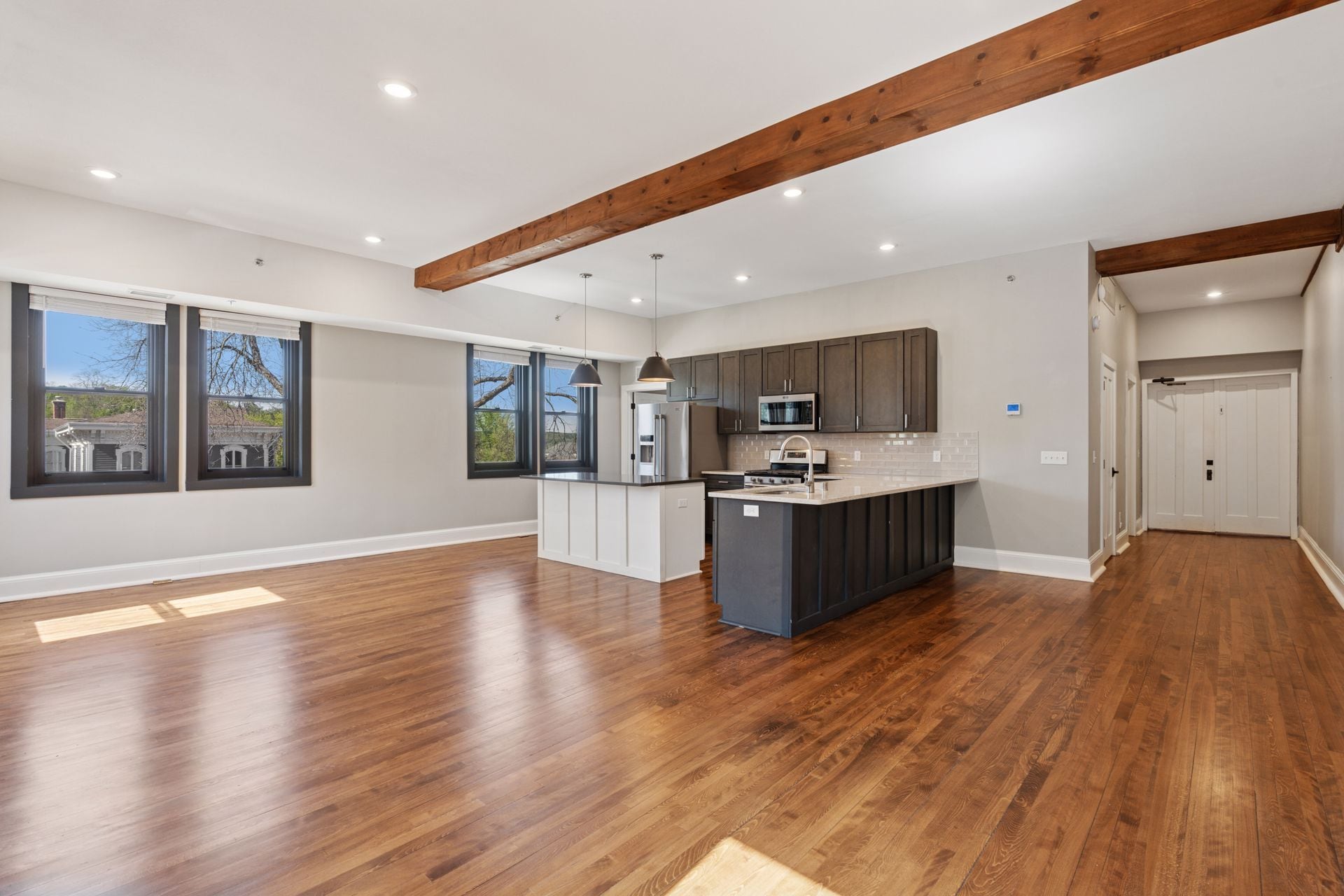 Building Photo - 107 Chestnut St E