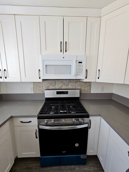 Building Photo - 1349 W 35th St