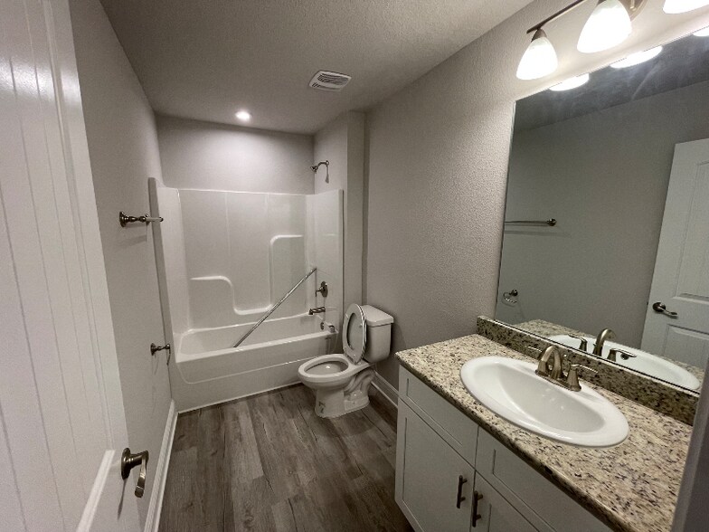 Building Photo - 807 Riverwalk Cir