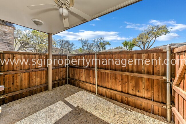 Building Photo - 7906 Royal Ln